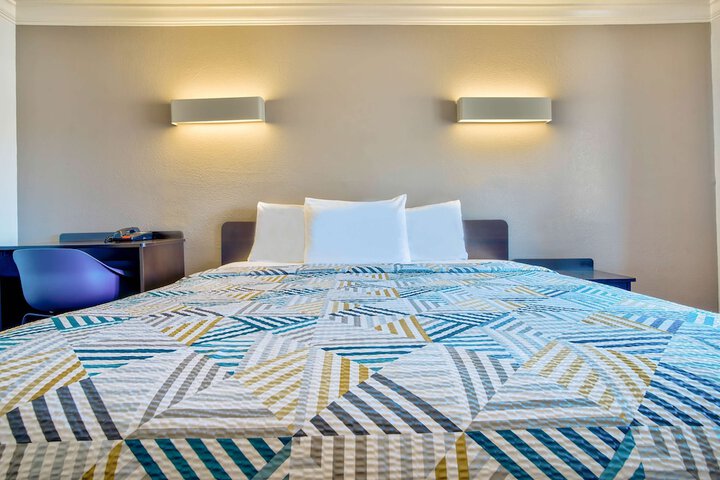 Room 9 of 26