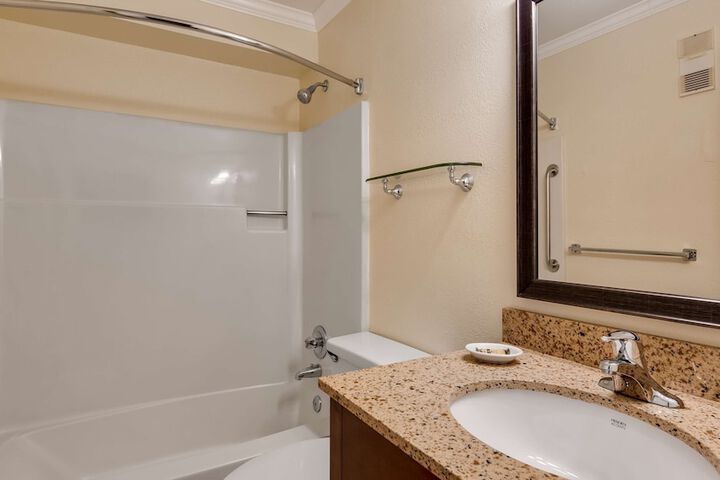 Best Western Plus Windjammer Inn & Conference Center