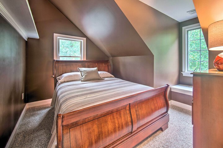 Extravagant Atglen Manor w / Private 60-acre Land!