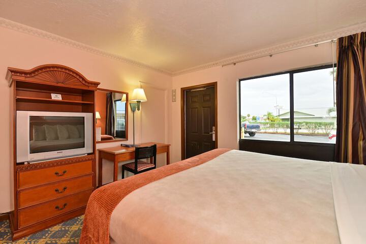 Room 18 of 25