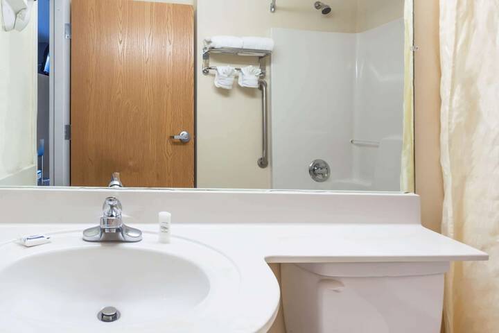 Room 6 of 16