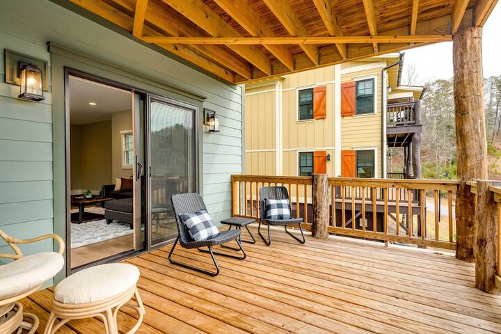 Game Room & Wraparound Decks: Cullowhee Home!