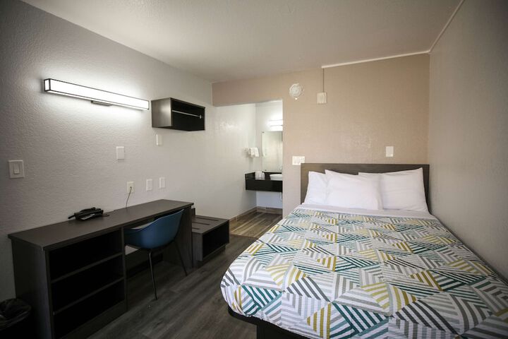 Room 11 of 36