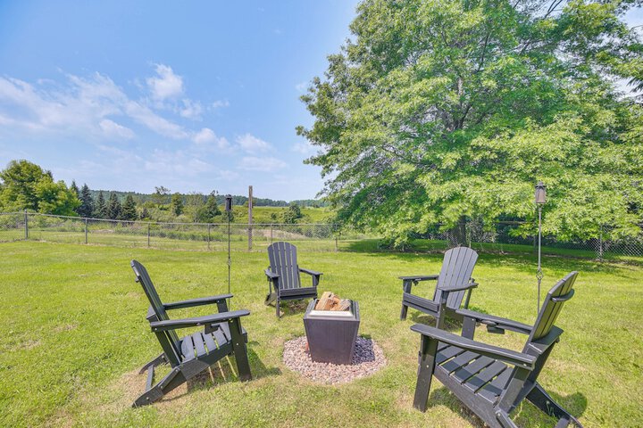Family Getaway w / Deck: 3 Mi to Lake Champlain