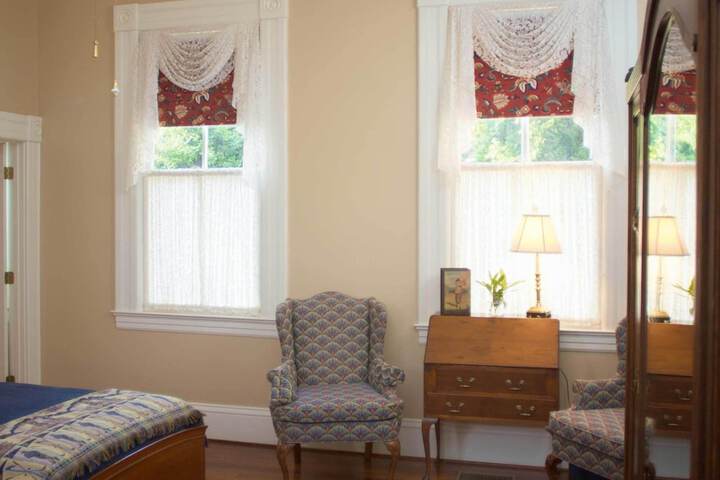 Lookaway Inn