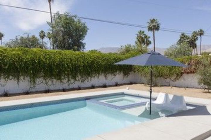 3Br 2BA Modern Luxury House by RedAwning
