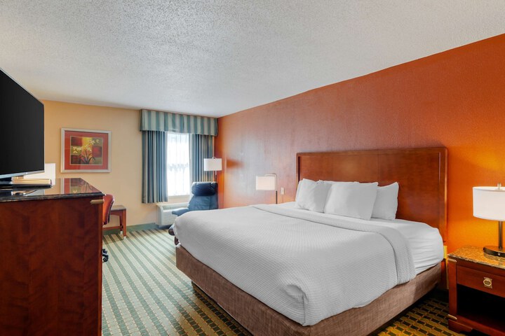 Room 17 of 28