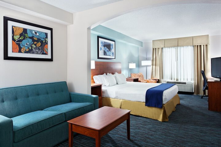 Room 12 of 32