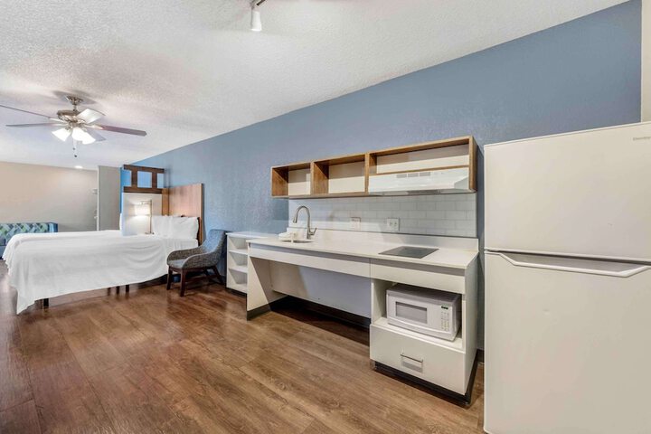 Room 16 of 32