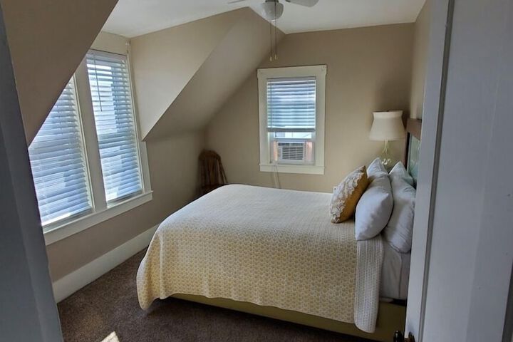 Room 42 of 194