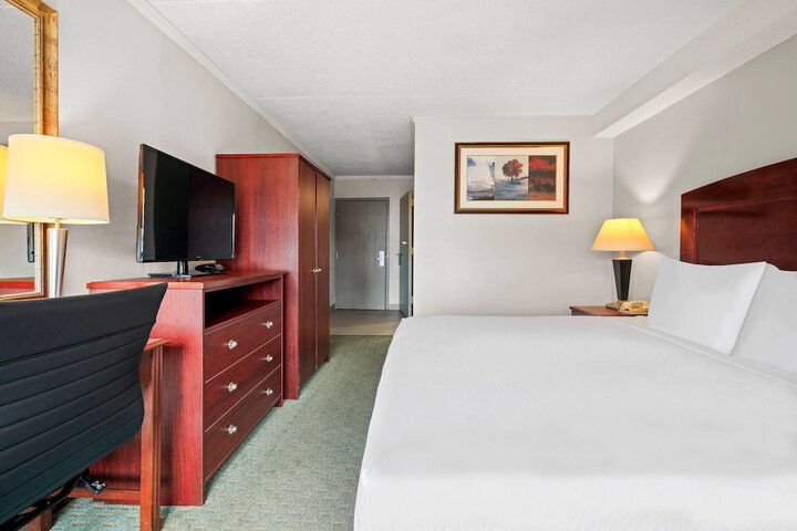 Days Inn by Wyndham Utica