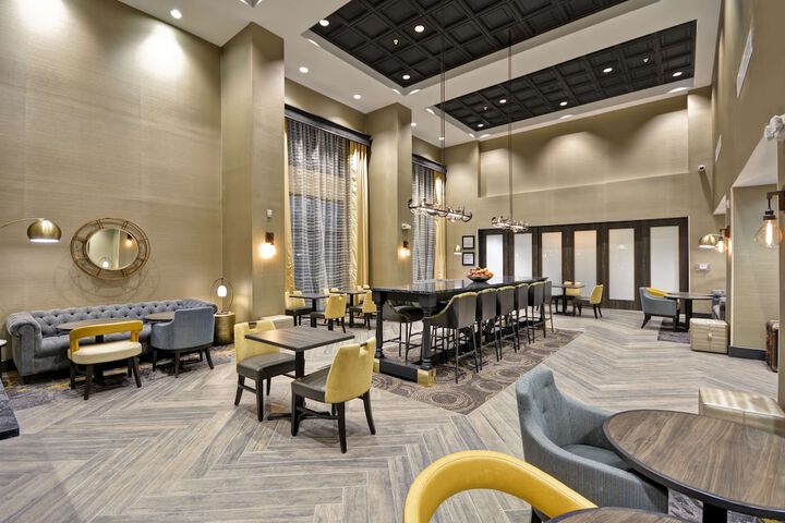 Hampton Inn & Suites Detroit / Warren