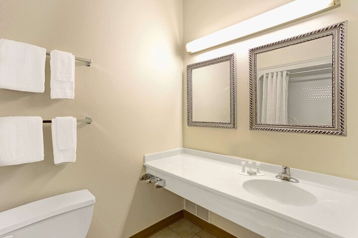 Room 6 of 14