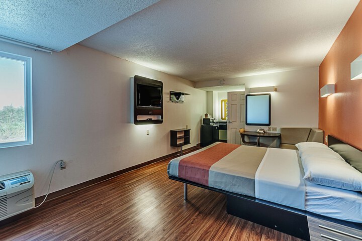 Room 19 of 34