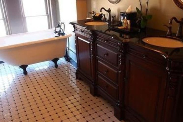Room 71 of 102