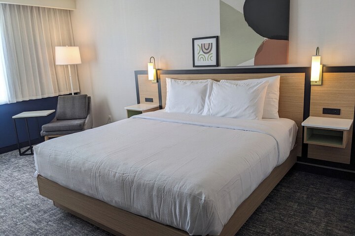 Spark by Hilton Montreal Brossard