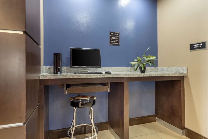 Business Center 32 of 32