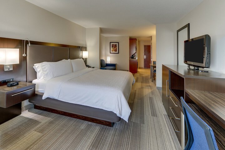 Room 8 of 34