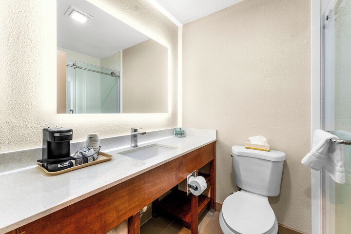 Room 21 of 32
