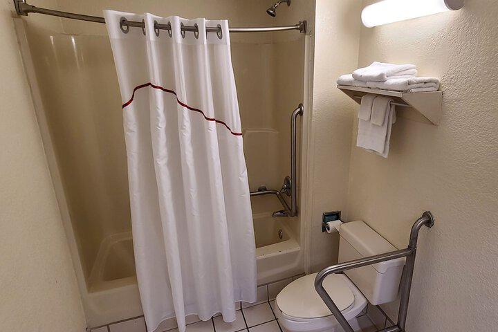 Red Roof Inn & Suites Cornelius – Lake Norman