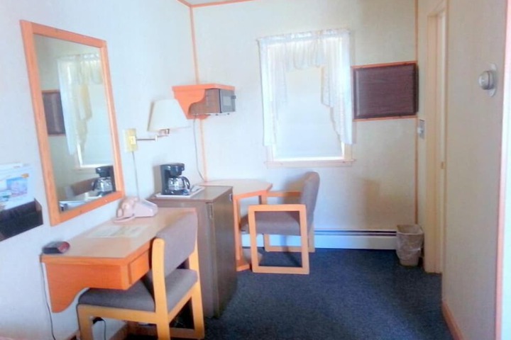 Room 10 of 16