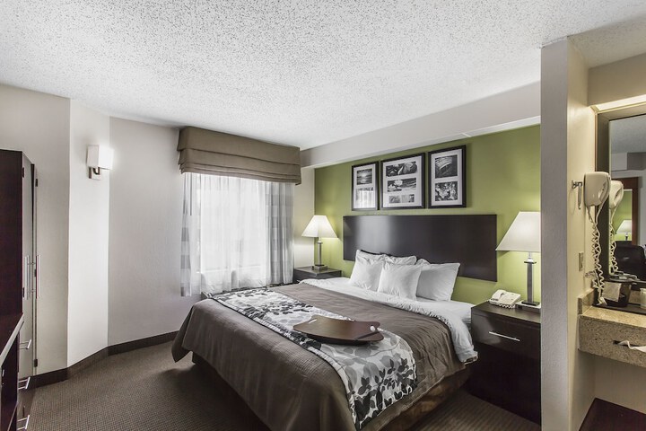 Room 28 of 33