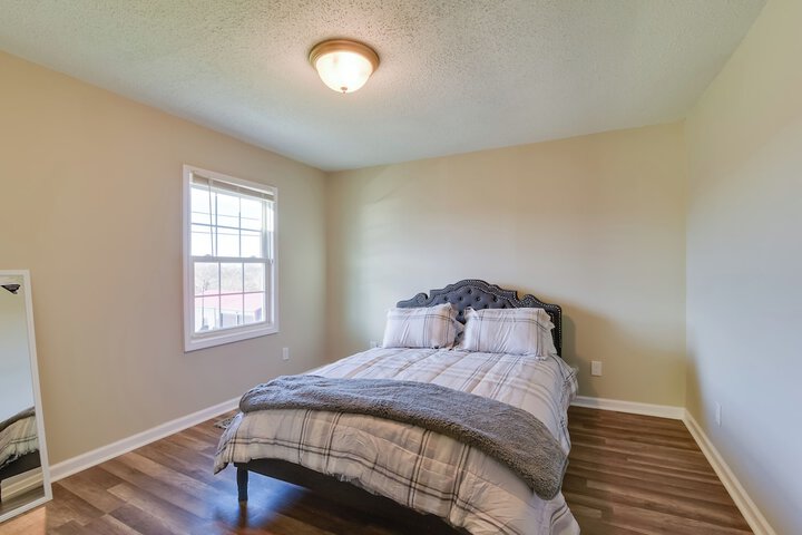 Walkable Hopkinsville Home w / Yard!
