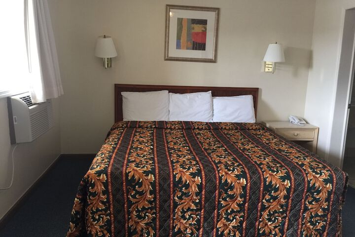 Room 10 of 13