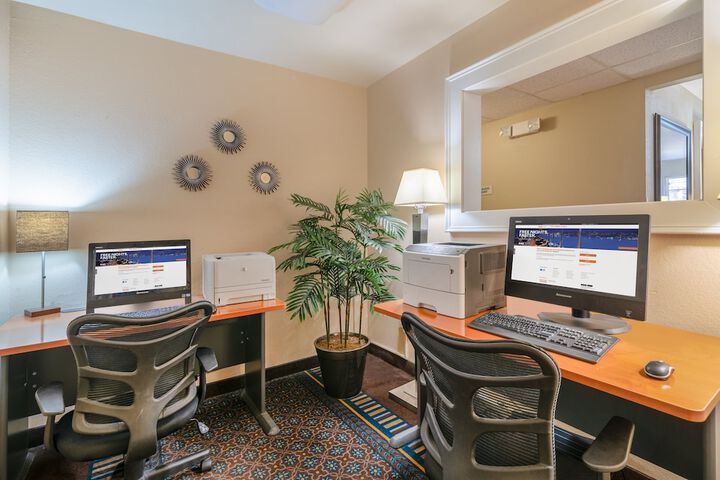 Business Center 34 of 36