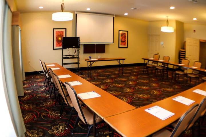 Holiday Inn Express Hotel & Suites Indianapolis North Carmel by IHG