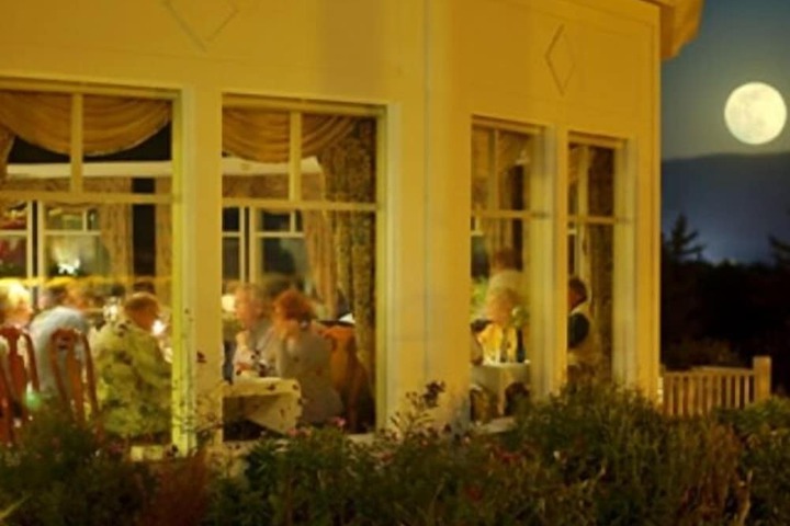 The White Mountain Hotel & Resort