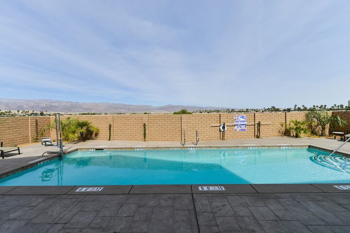 Holiday Inn Express & Suites Indio - Coachella Valley by IHG