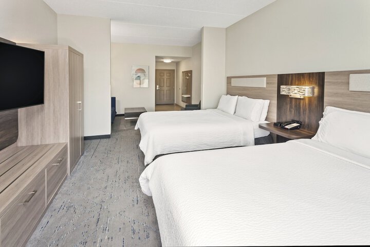 Holiday Inn Express & Suites Chicago West - OHare Arpt Area by IHG