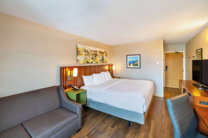 Room 43 of 68