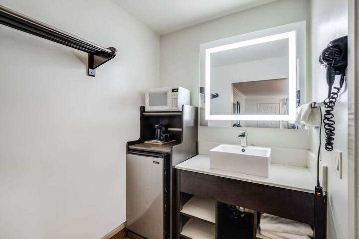 Room 17 of 31