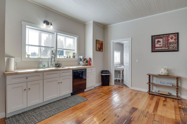 Lafayette Townhome: Cozy Retreat w / Private Patio