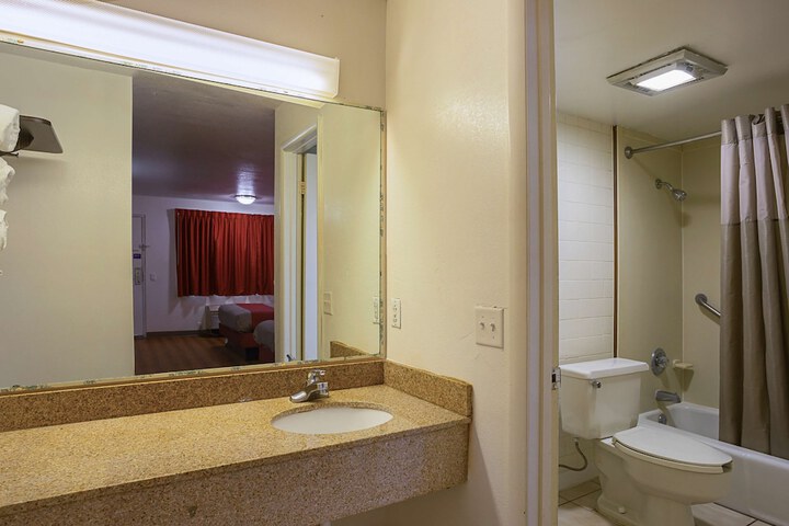 Motel 6 Brinkley AR