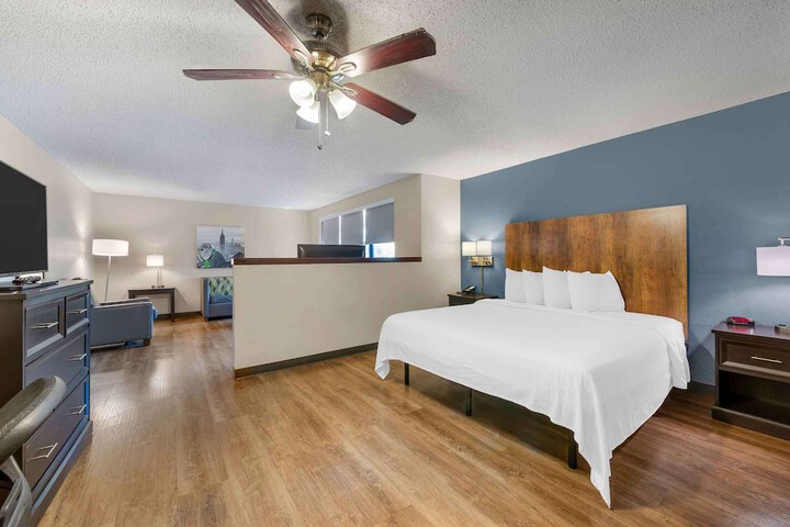 Room 12 of 32