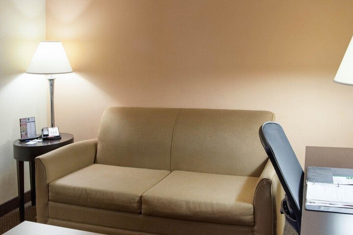 Room 42 of 60