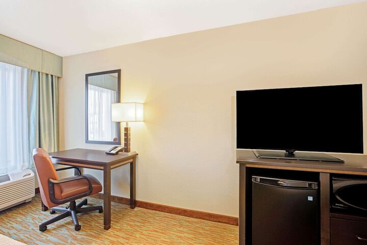 La Quinta Inn & Suites by Wyndham Gillette