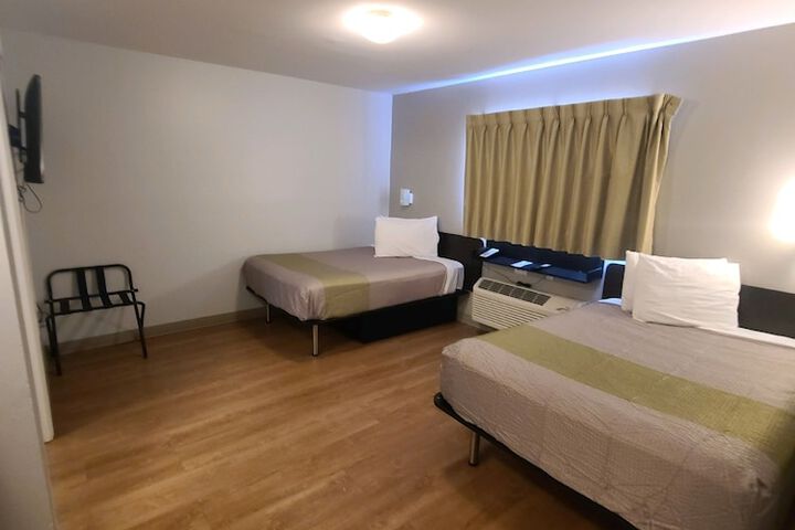 Room 9 of 25