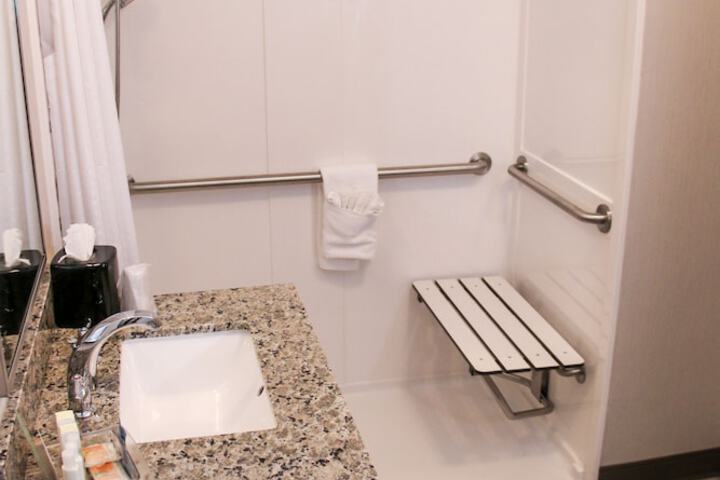 Holiday Inn & Suites Denver Tech Center-Centennial by IHG