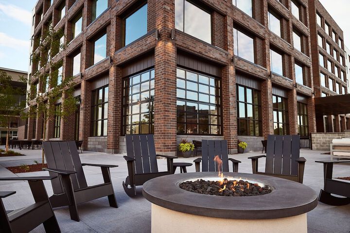 The Scarlet Lincoln, a Tribute Portfolio Hotel