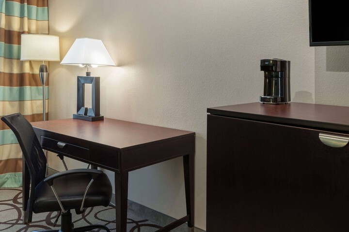 Room 20 of 33