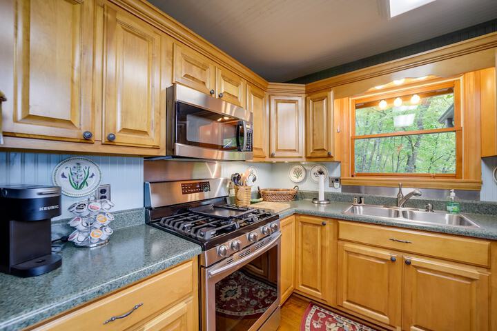 Robbinsville Vacation Rental w / Covered Balcony