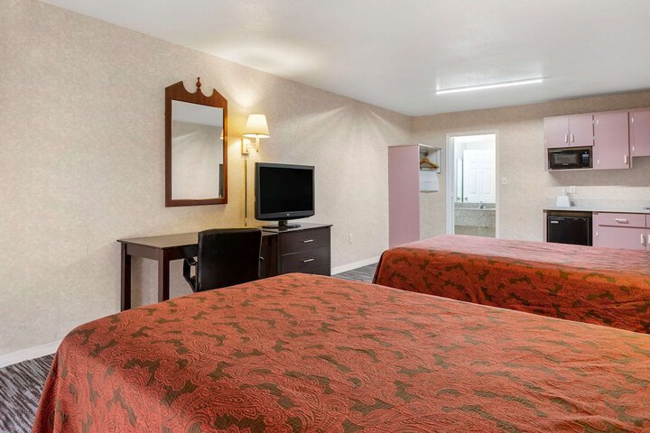 Room 13 of 28