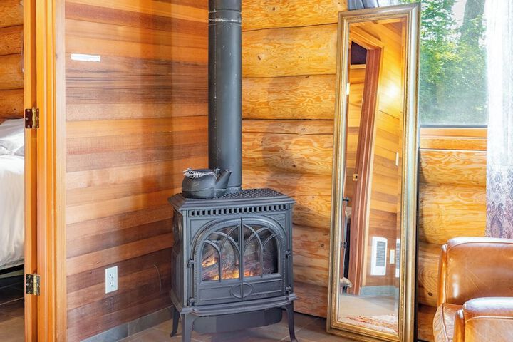 Penn Cove Overlook by Avantstay Cabin w / Views