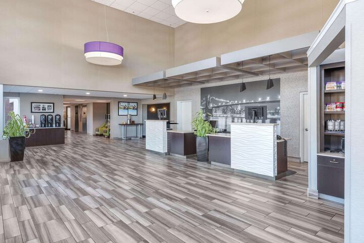 La Quinta Inn & Suites by Wyndham Clifton / Rutherford
