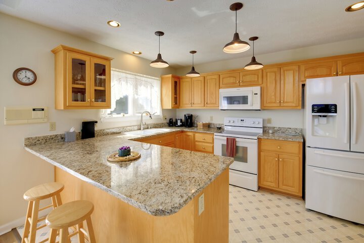 Secluded Mountain City Home w / Deck & Views!