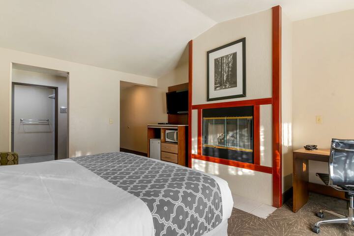 Room 70 of 93